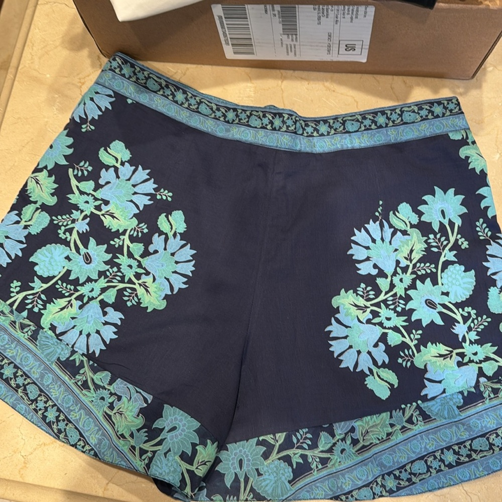 Brand new Juliet Dunn shorts - Picture 3 of 5